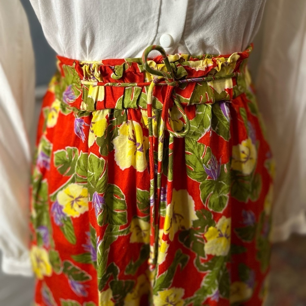 Urban Outfitters Lightweight Red Tropical Floral Shorts - Picture 6 of 12